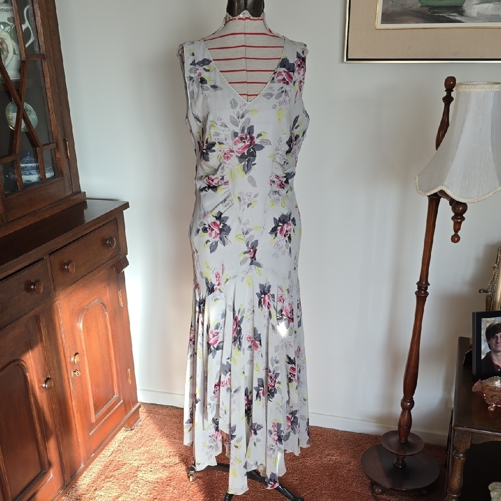 Jones New York Petite - Flowing Floral Sleeveless Dress​​